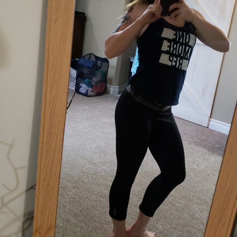 Workout bundle. Tee and cropped leggings